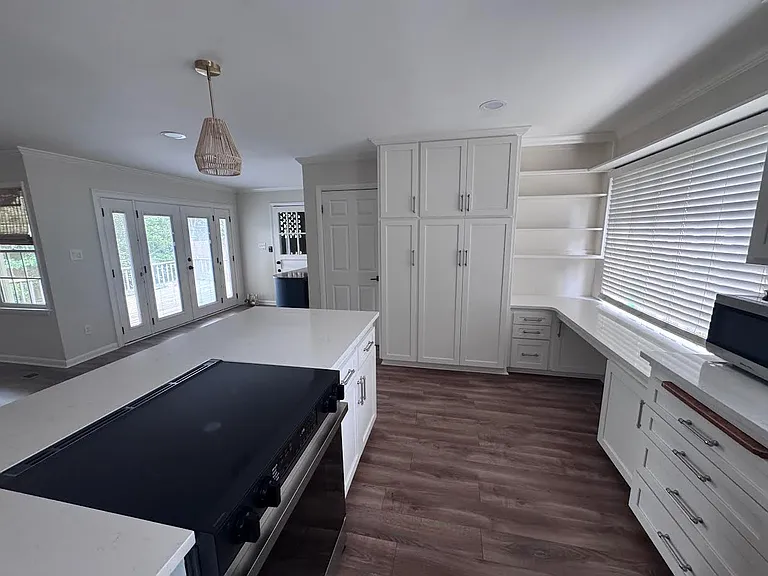 2303 Pinecliff Dr — Photo 2