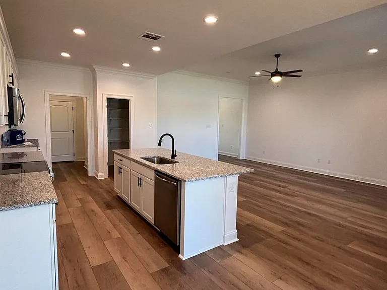 206 Yellowfin Ln — Photo 3