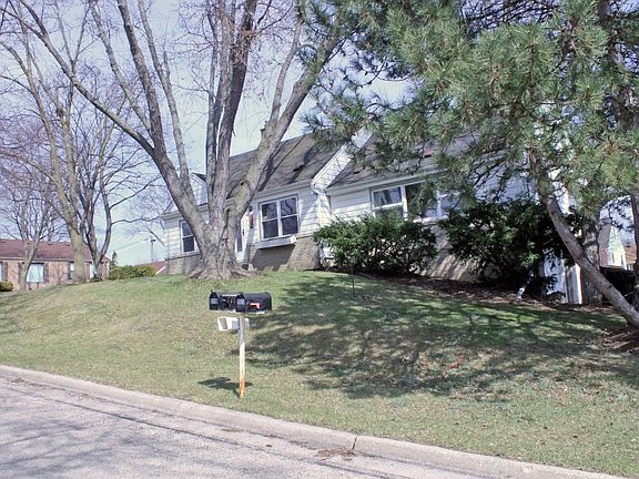 2nd image of 270 N 112th St