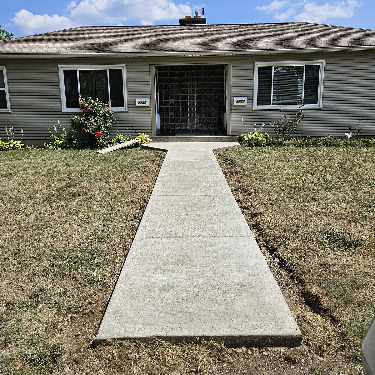 Building Photo - 2788 Thorndale Ave