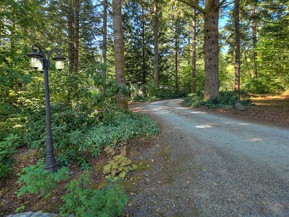 driveway to house