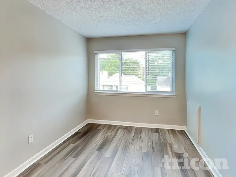 605 Tramore Ct — Photo 8