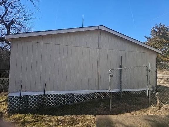 2nd image of 971 Cardinal Rd