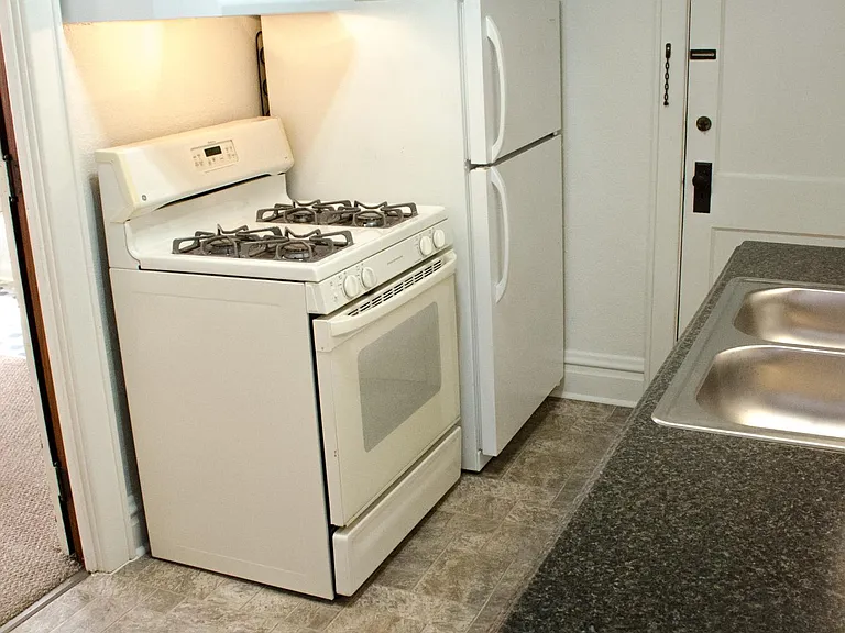 815 10th Ave #4 — Photo 7