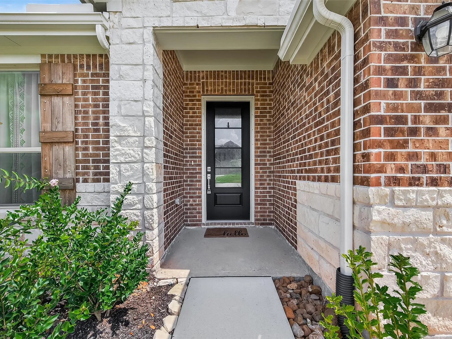 3 bed, 2.0 bath, 1830 sqft, $2,900 — Photo 3