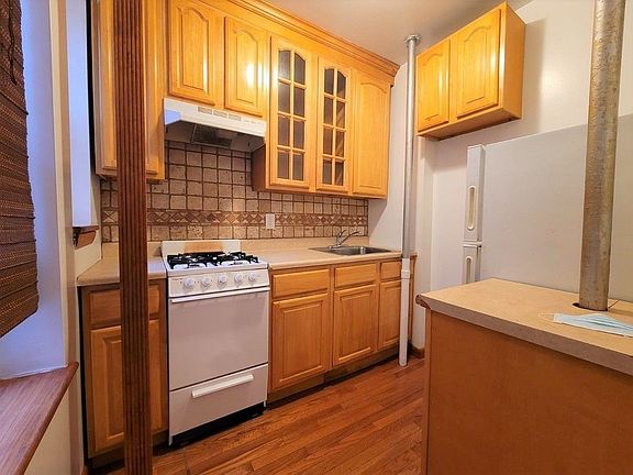 4th image of 421 E 65th St #3R
