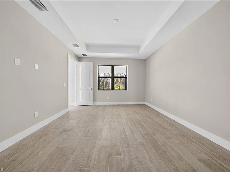 821 Moore Ave — Photo 15