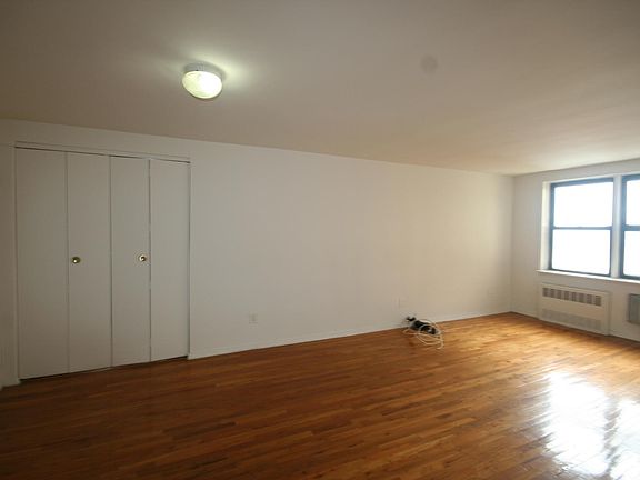 2nd image of 3 Monroe Blvd #2S
