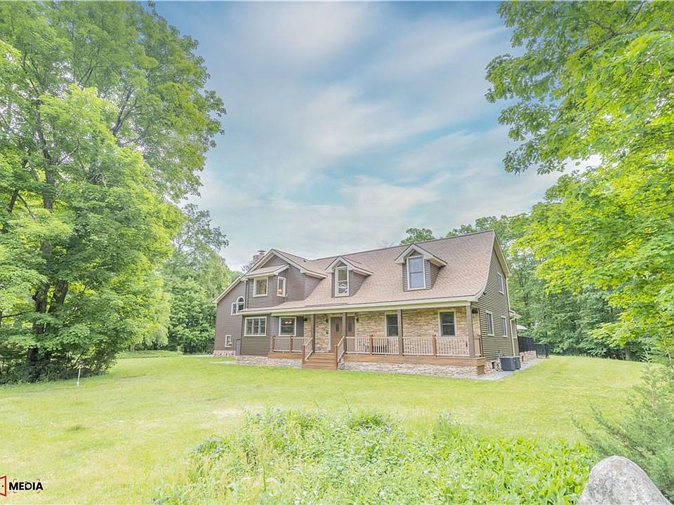 1st image of 5 Lower Meadow Dr