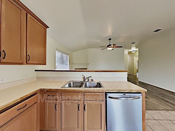 4th image of 1224 Artesia Dr