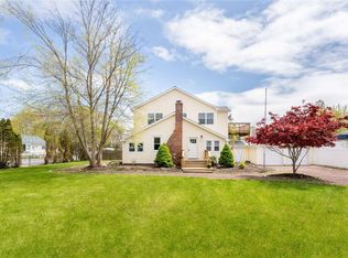 121 Huntington Dr, Mastic Beach, NY 11951