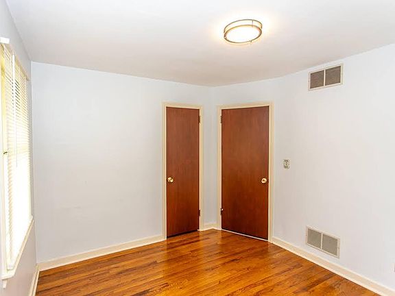 5th image of 1489 Beechwood St NE
