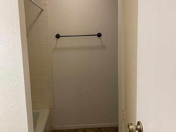 5th image of 312 Woodcrest Dr