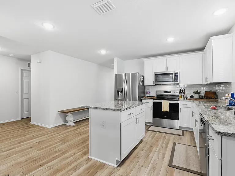 10101 Newtown Dr — Photo 5