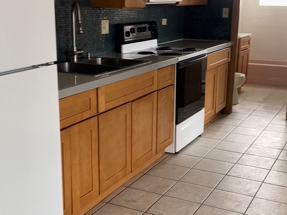 1st image of 1829 N 19th Ave #23