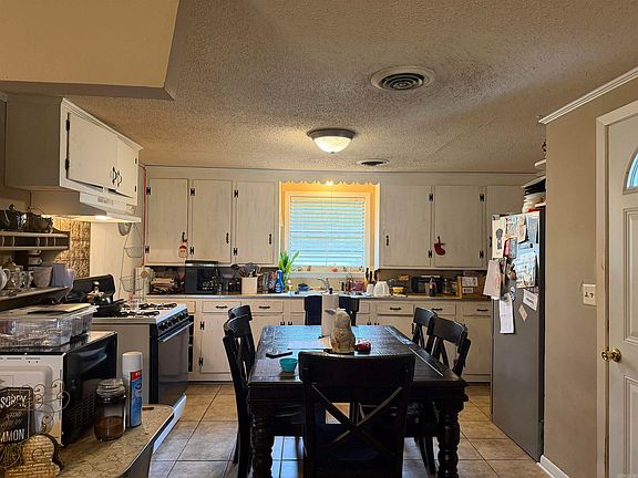 3rd image of 805 S Hardin Reed Rd