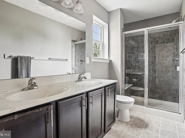 427 Green Meadow Dr — Photo 37