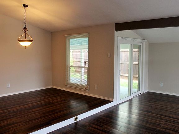 2nd image of 4905 Crawford Dr