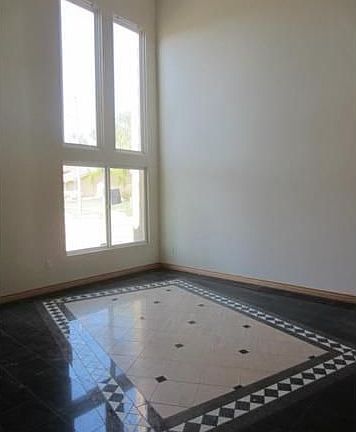 3rd image of 2340 N Robinhood Pl
