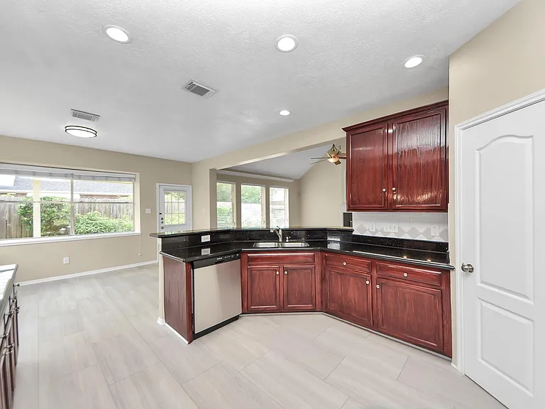435 Leisure Dr — Photo 20