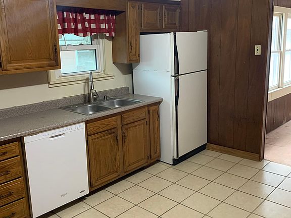 5th image of 306 N Van Buren St