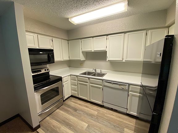 2nd image of 3426 Coy St #201