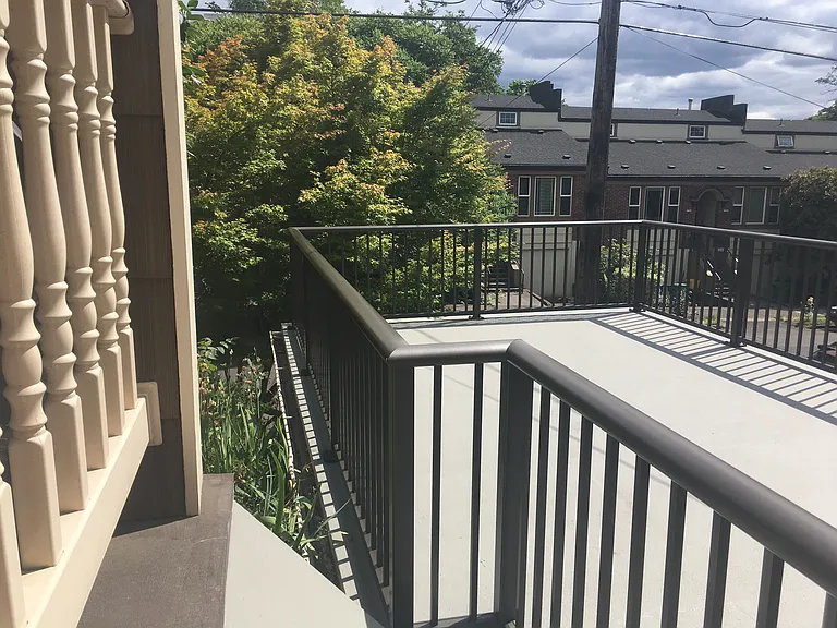 GARAGE PATIO