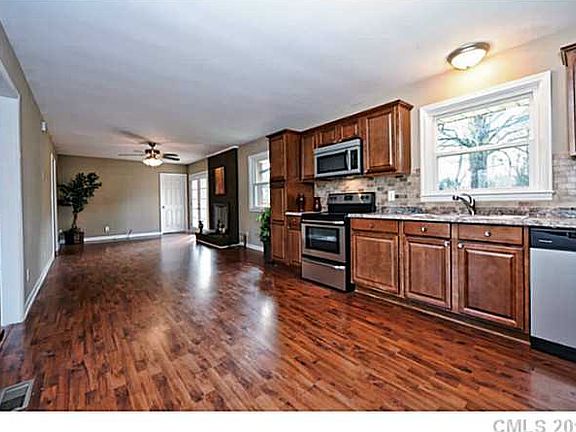 3rd image of 6206 Grove Park Blvd