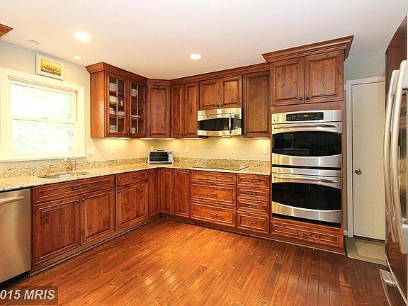 5th image of 13130 Bradley Farm Dr