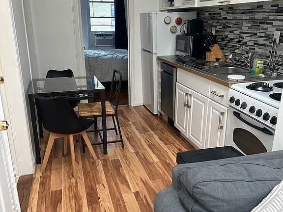 4th image of 264 W 73rd St #4X