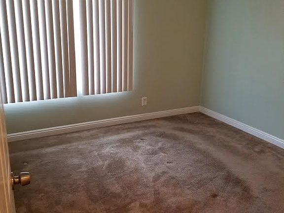4th image of 529 Manhattan Beach Blvd APT E
