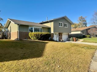 5700 La Palm Dr, Oak Forest, IL 60452