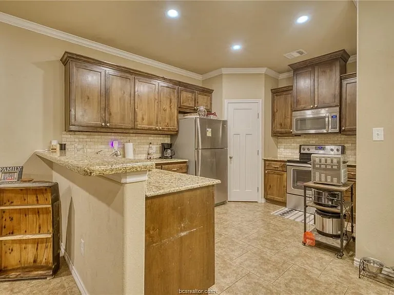 3114 Claremont Dr — Photo 8