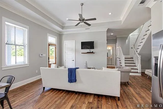 3 bed, 2.5 bath, 1900 sqft, $3,500 — Photo 2
