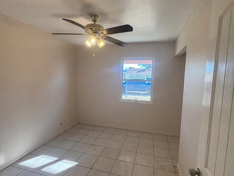 1115 Del Norte St — Photo 8