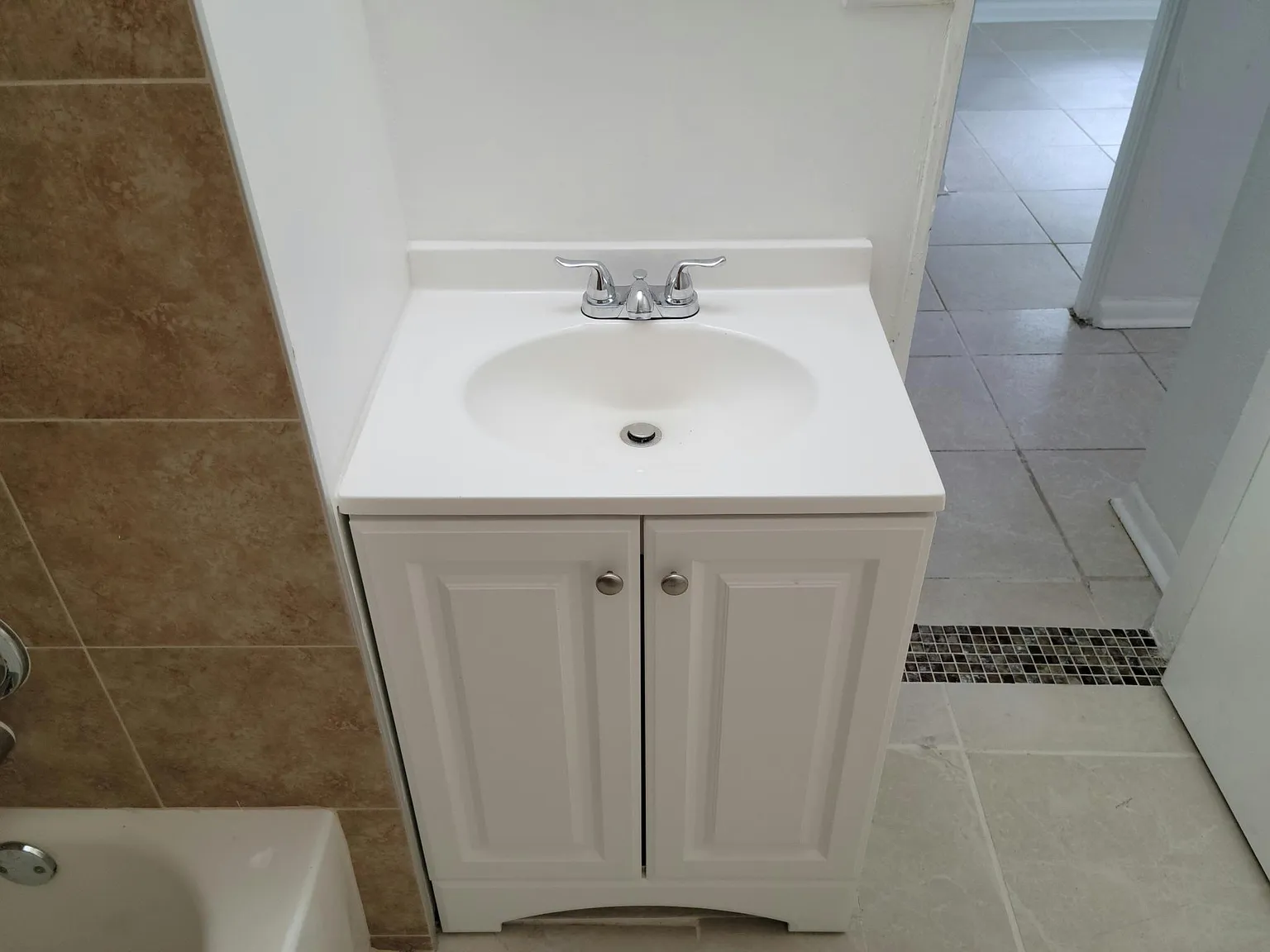 2 bed, 978 sqft, $2,700 — Photo 4