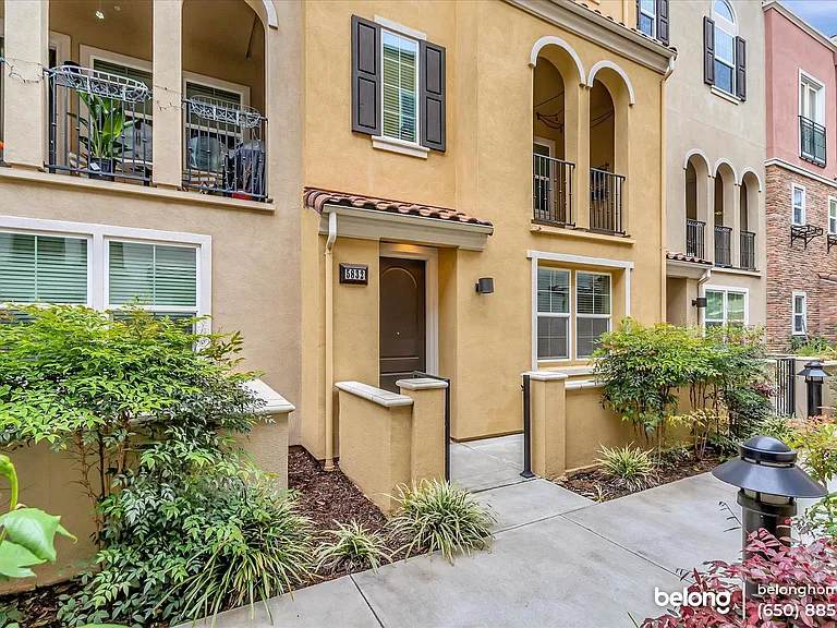 5832 Crespi Way — Photo 3