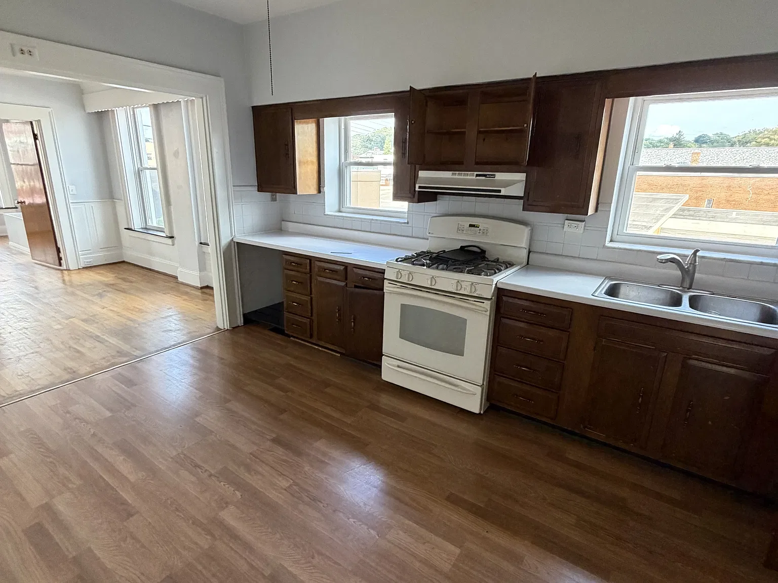 119 W Benson St — Photo 2