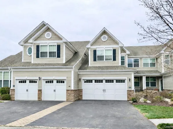 33 Pritchard Court, Fishkill, NY 12524