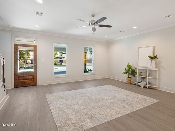 4th image of 184 Emerite Dr