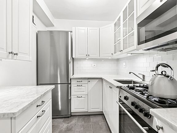 4th image of 150 E 56th St APT 7F