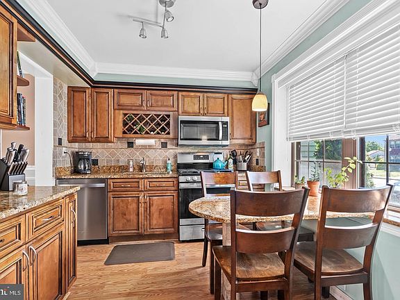 5th image of 1003 Mulberry Ct