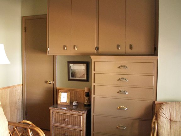 2nd Bedroom / Built-ins