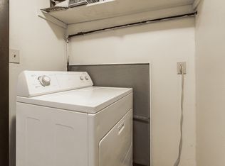 826 W Hillcrest Dr APT B, Dekalb, IL 60115