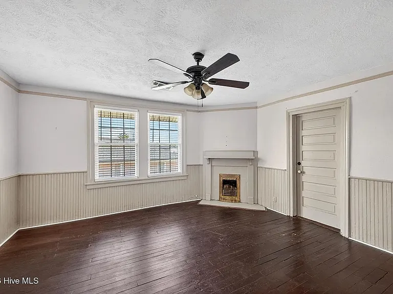 1102 Phillips St — Photo 27