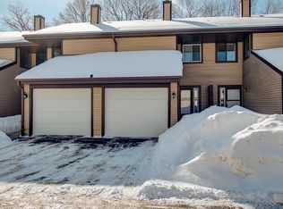 4663 S Woodland Dr #4663, Greenfield, WI 53220