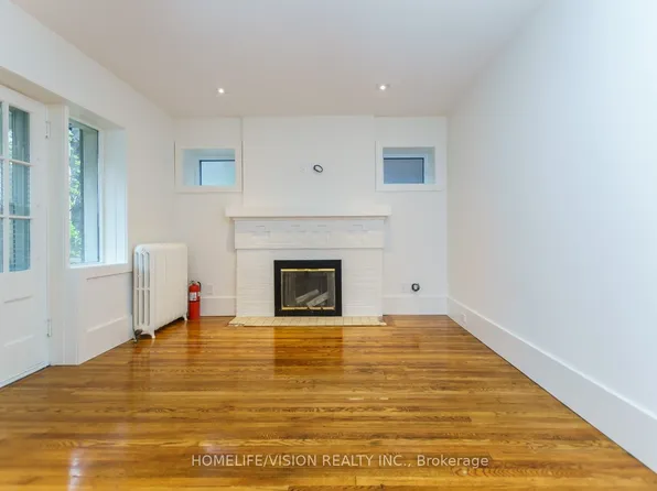 302 Sumach St #1, Toronto, ON M5A 3K5