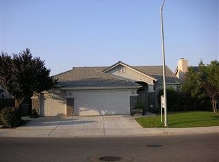 1821 Cromwell Ave, Clovis, CA 93611