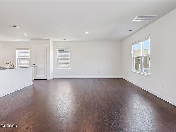 4th image of 7661 Belhaven Ln