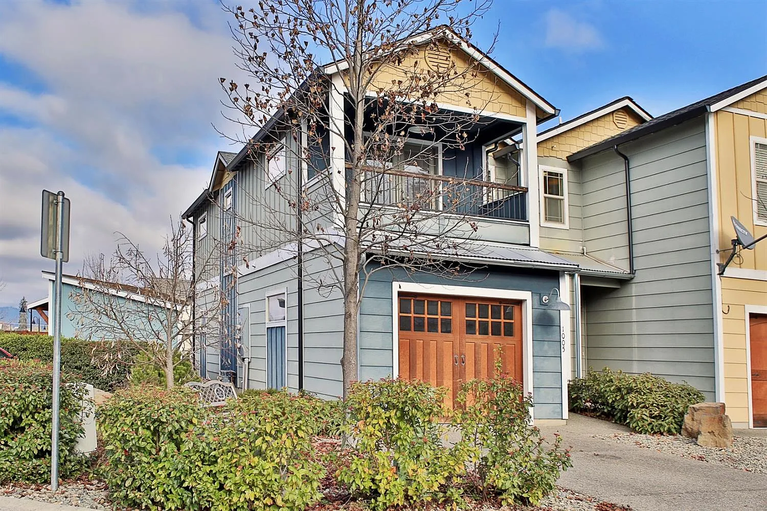 1005 SE Park Plaza Dr photo 1